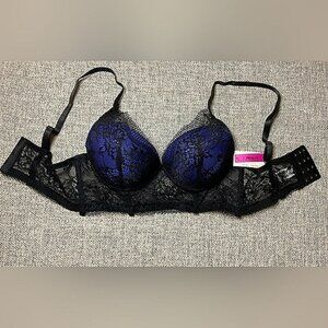 Lace detailed push-up bra